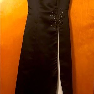 Sleeveless black/white gown with jewel accents